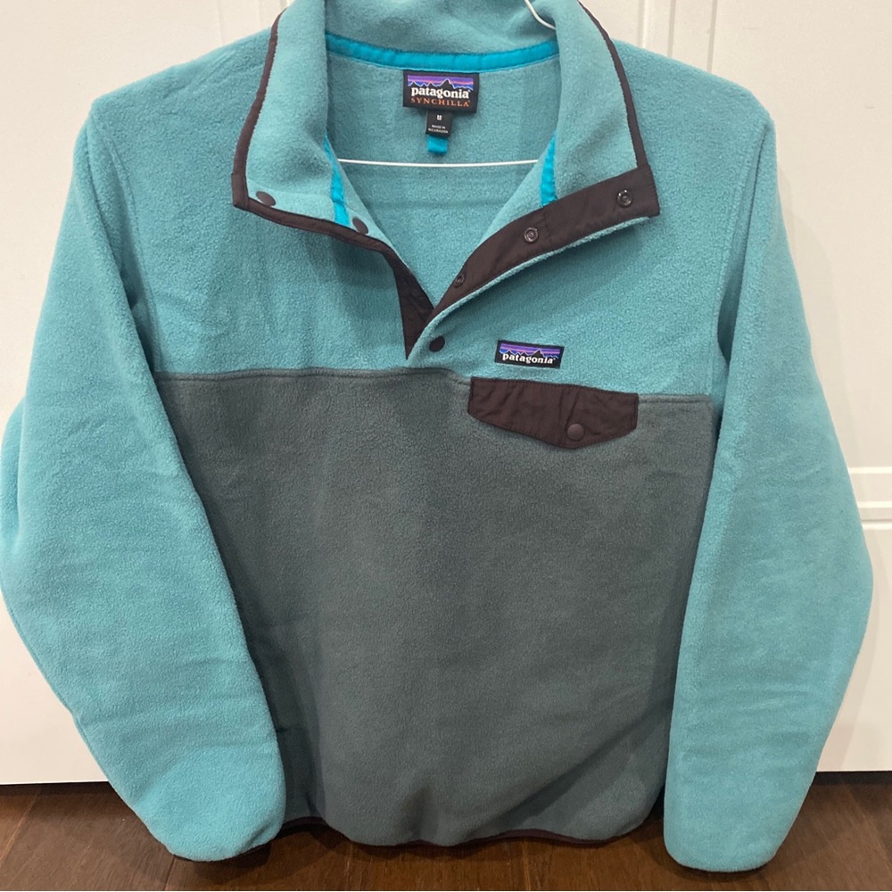 Patagonia women’s size medium synchilla T snap pullover. Like new condition